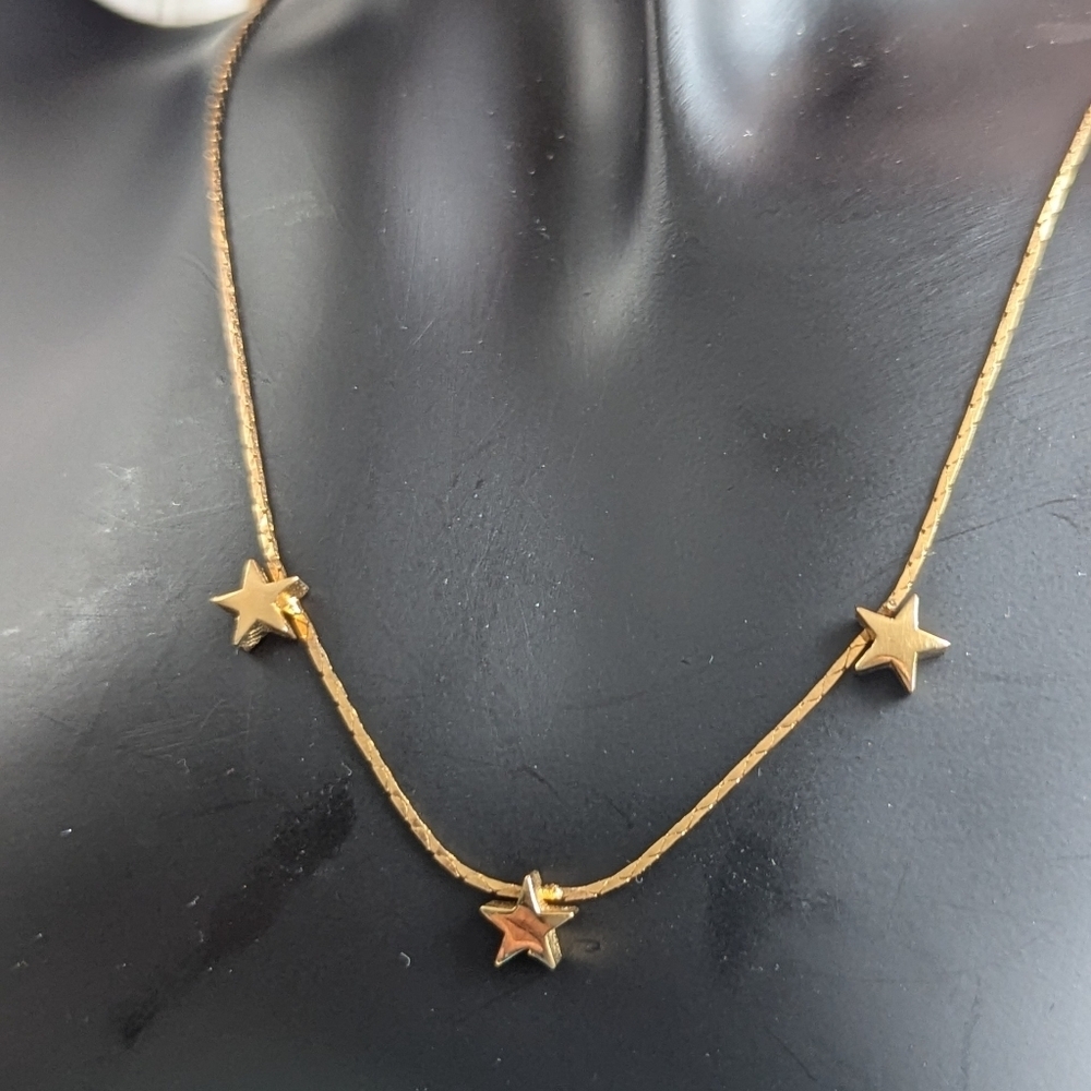 Avon Gold Star Pendant Necklace delicate layering piece 7" length Americas Bday